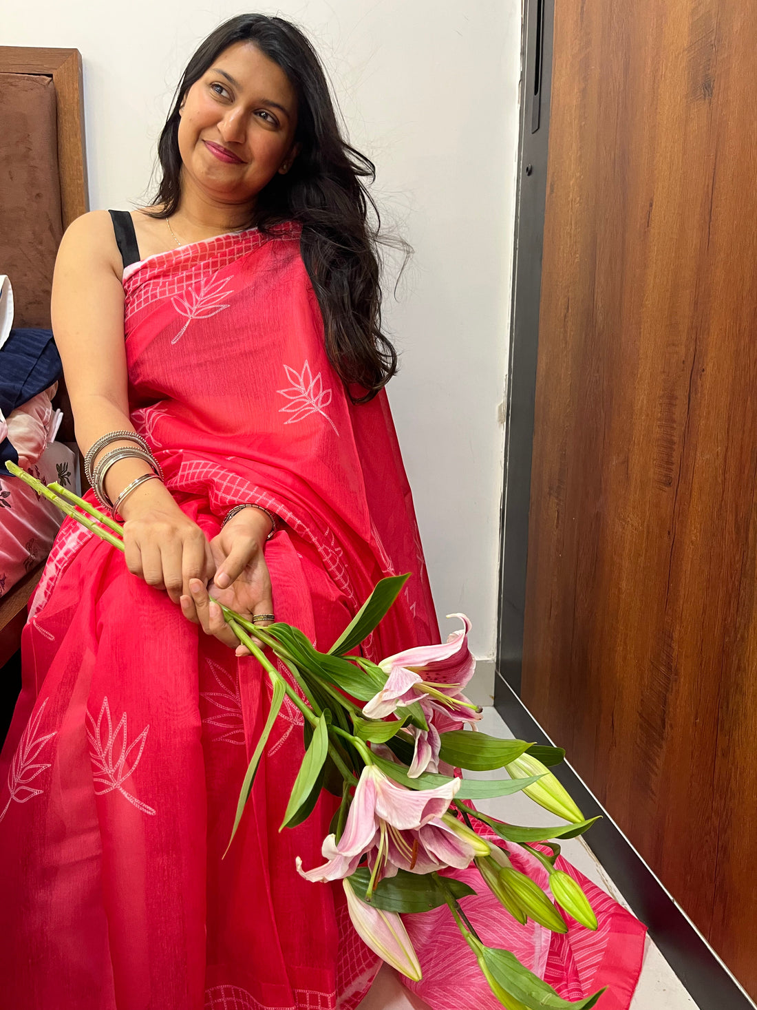 Linen sarees can be worn without fall bidding in some cases. Learn when linen works without fall, when it needs support, and how to decide.