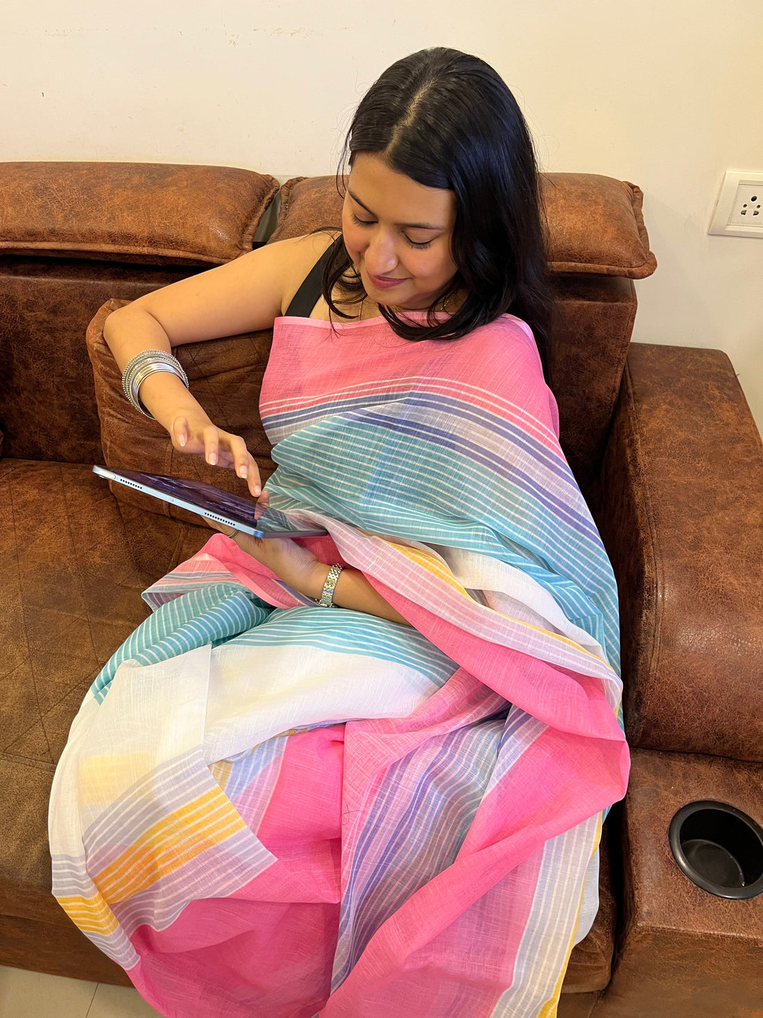 Cleaning stain from linen saree fabric gently