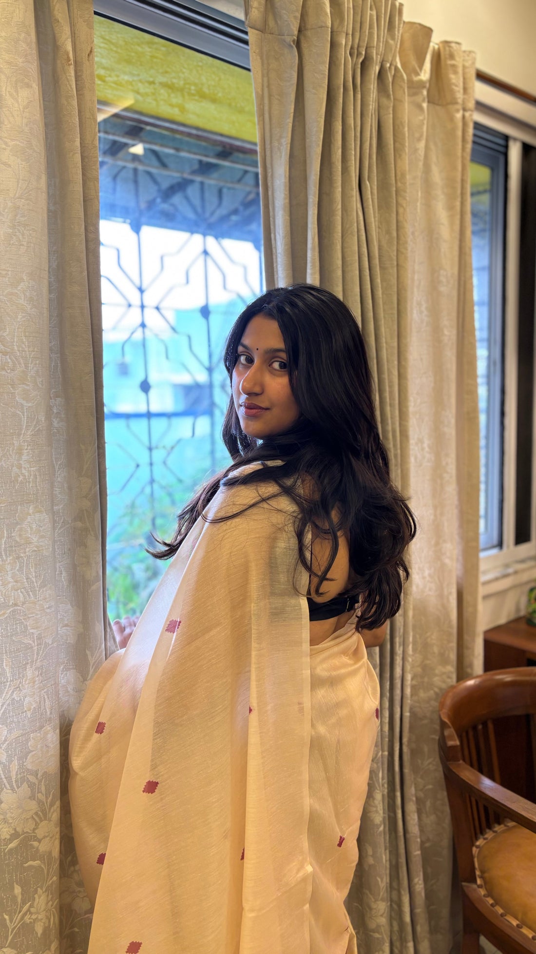 Handloom Saree vs Powerloom Saree: What’s the Real Difference?