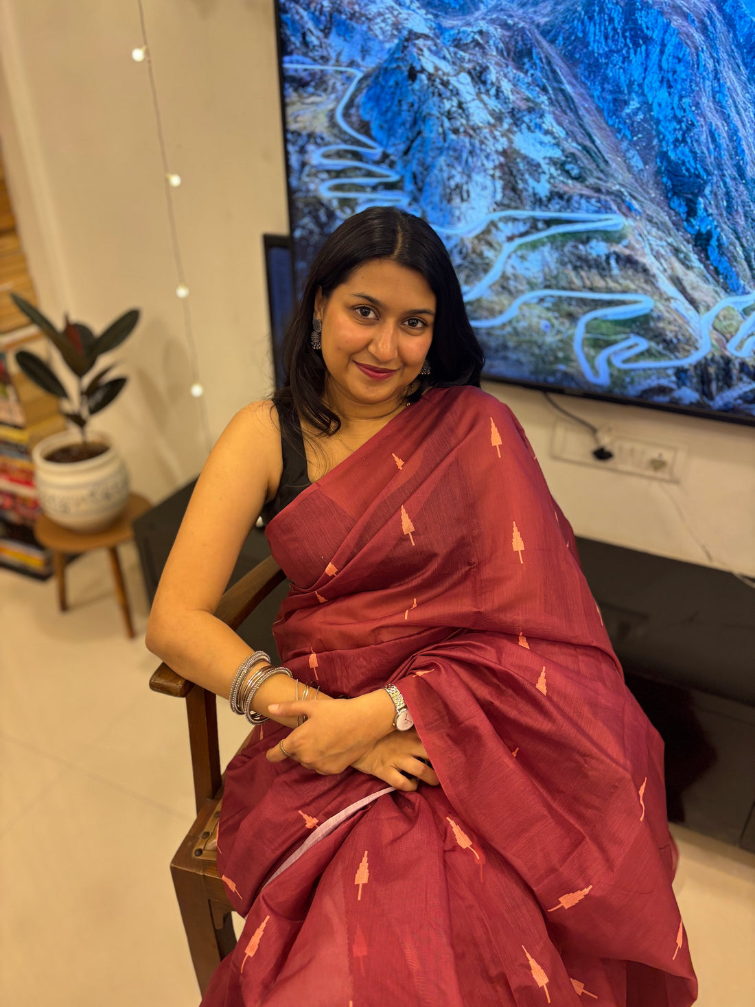 Cotton and linen saree styling for a daytime wedding function