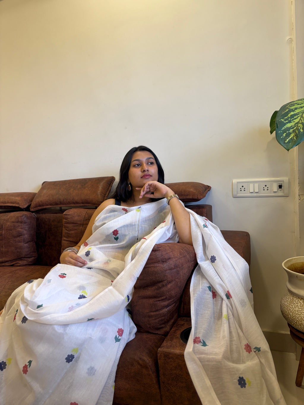 White cotton saree perfect for summer, winter or any of the Indian seasons.