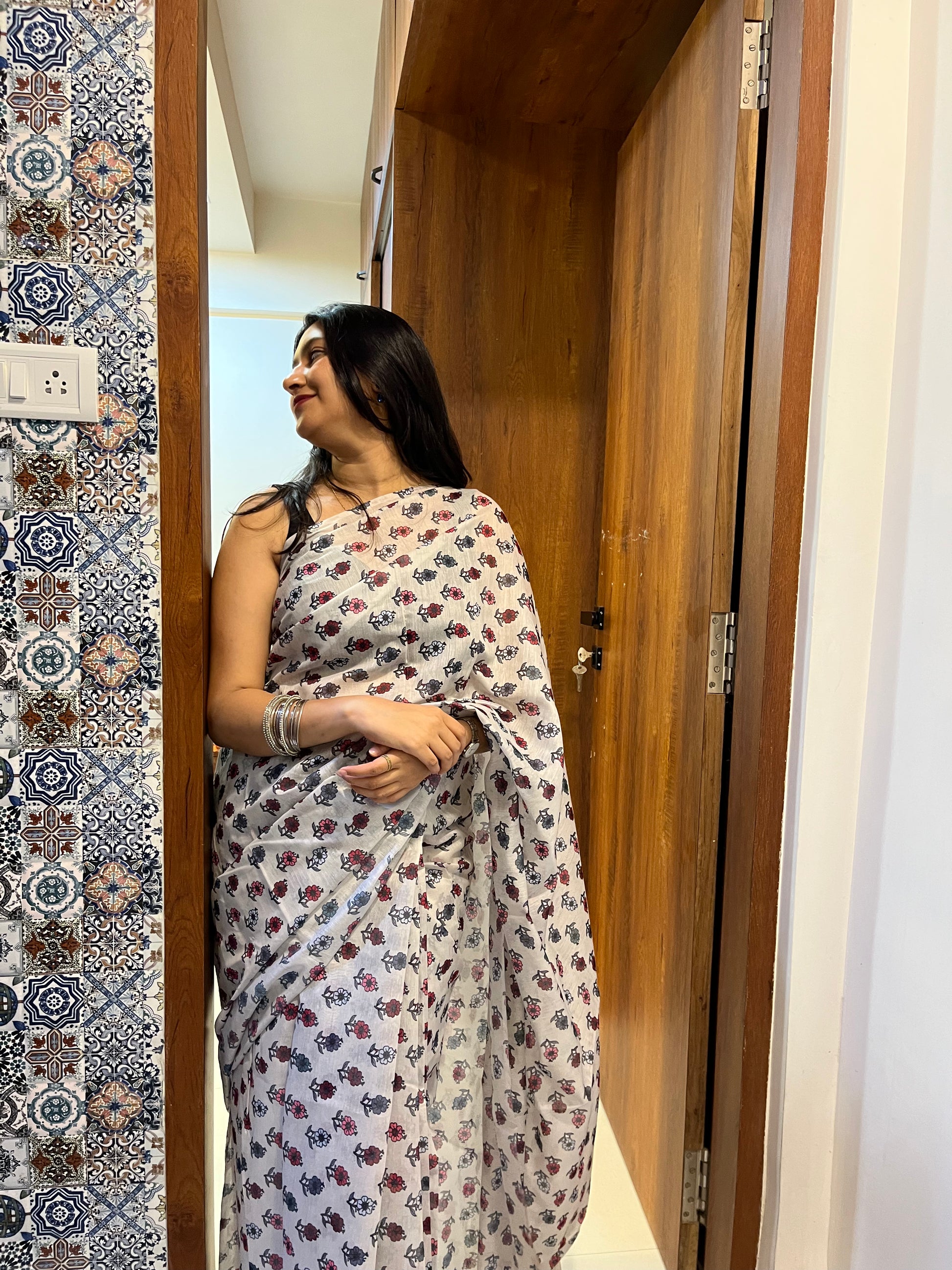 Classic Bloom Saree 🌺