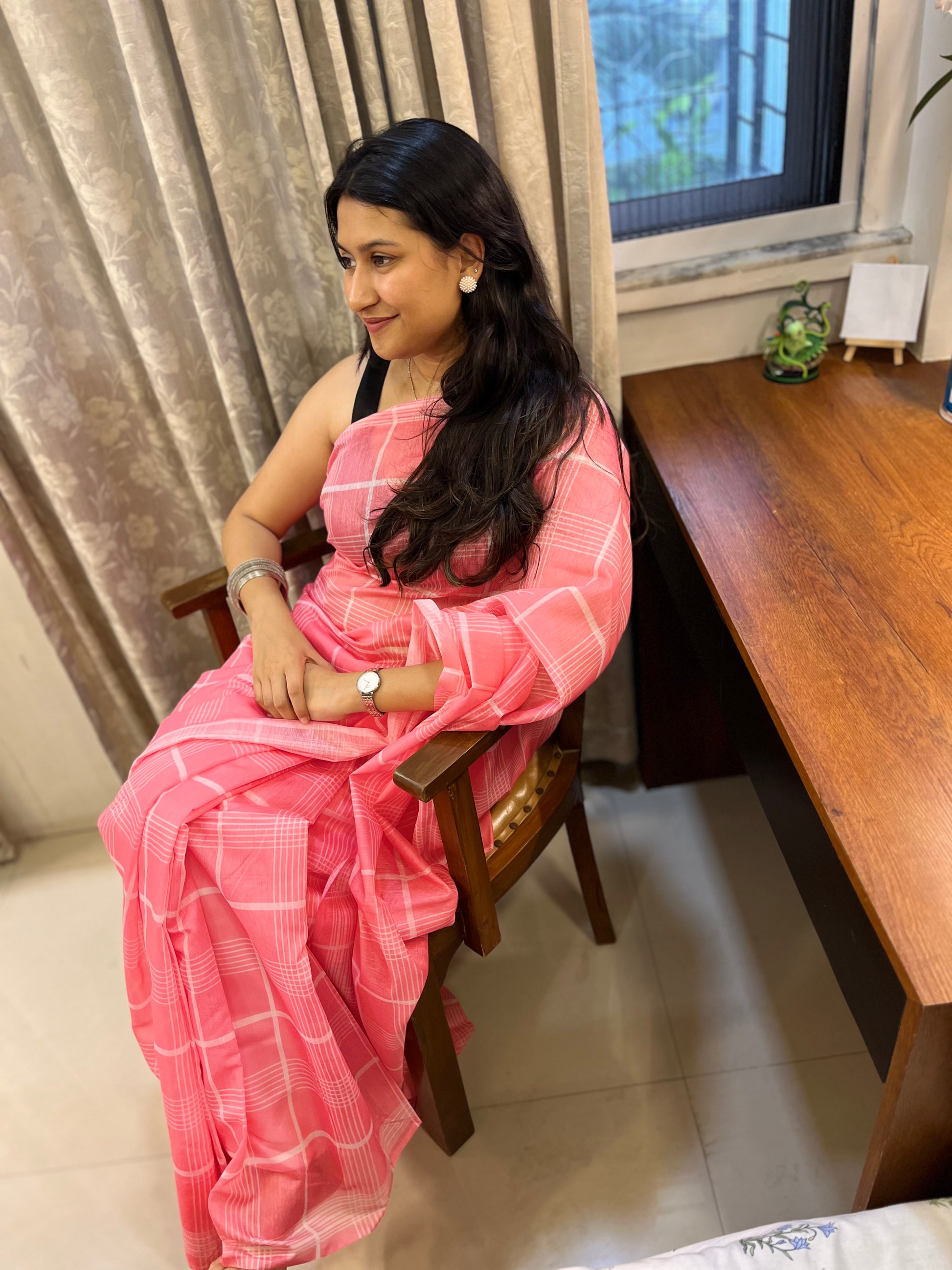 Pink Rose Grid Saree 💖