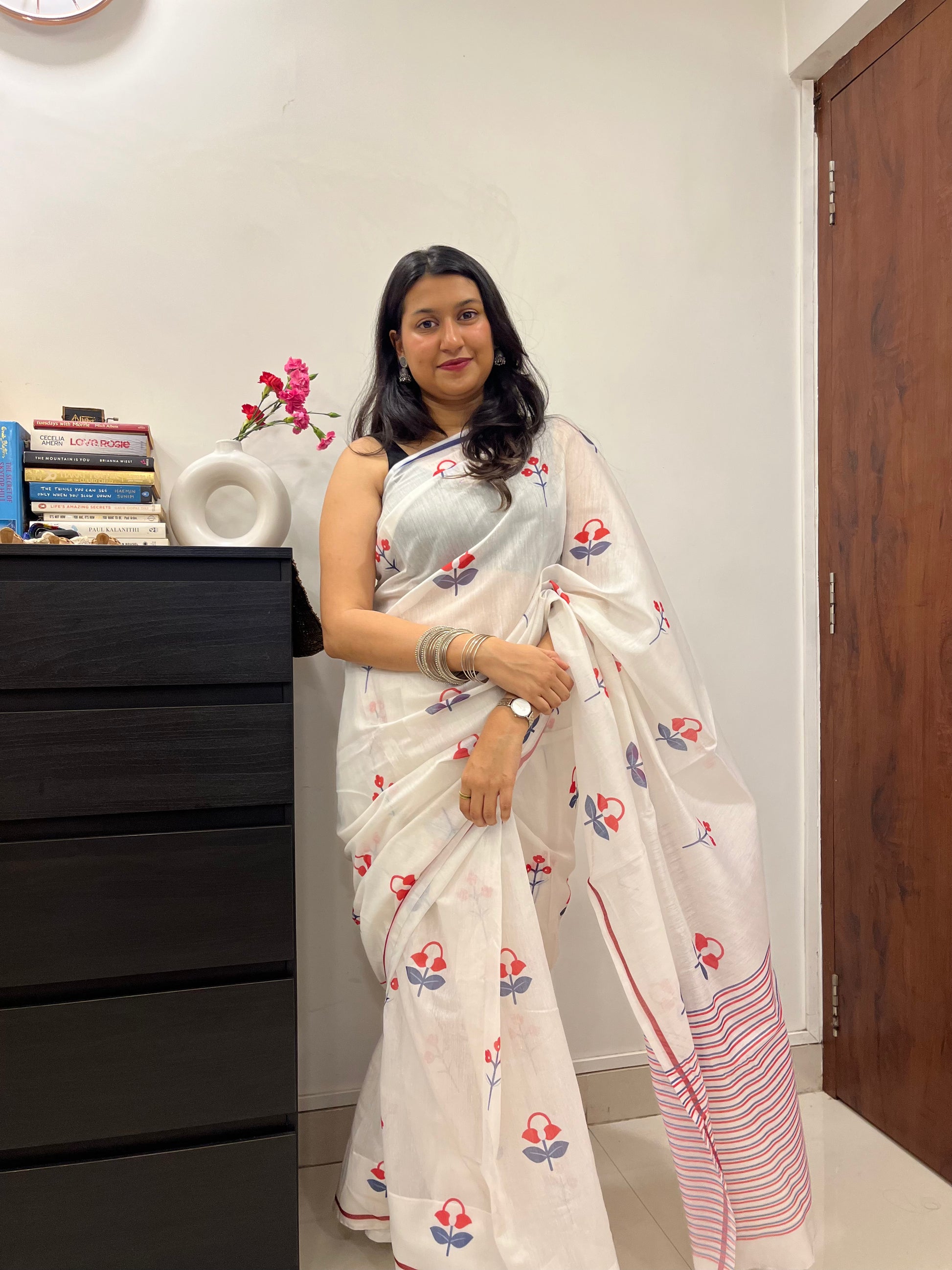 Hans Wala Safed Saree 🦢