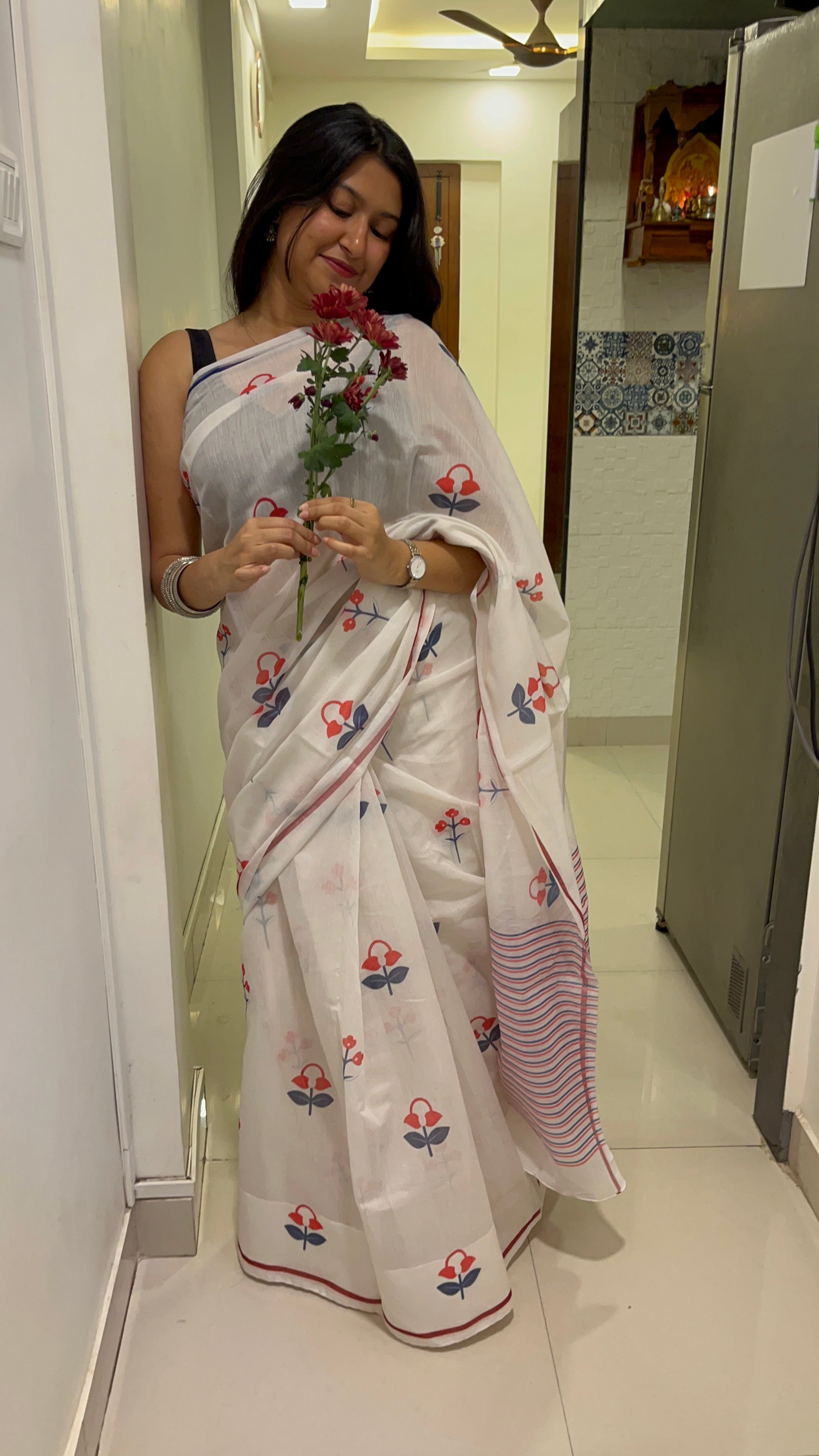 Hans Wala Safed Saree 🦢