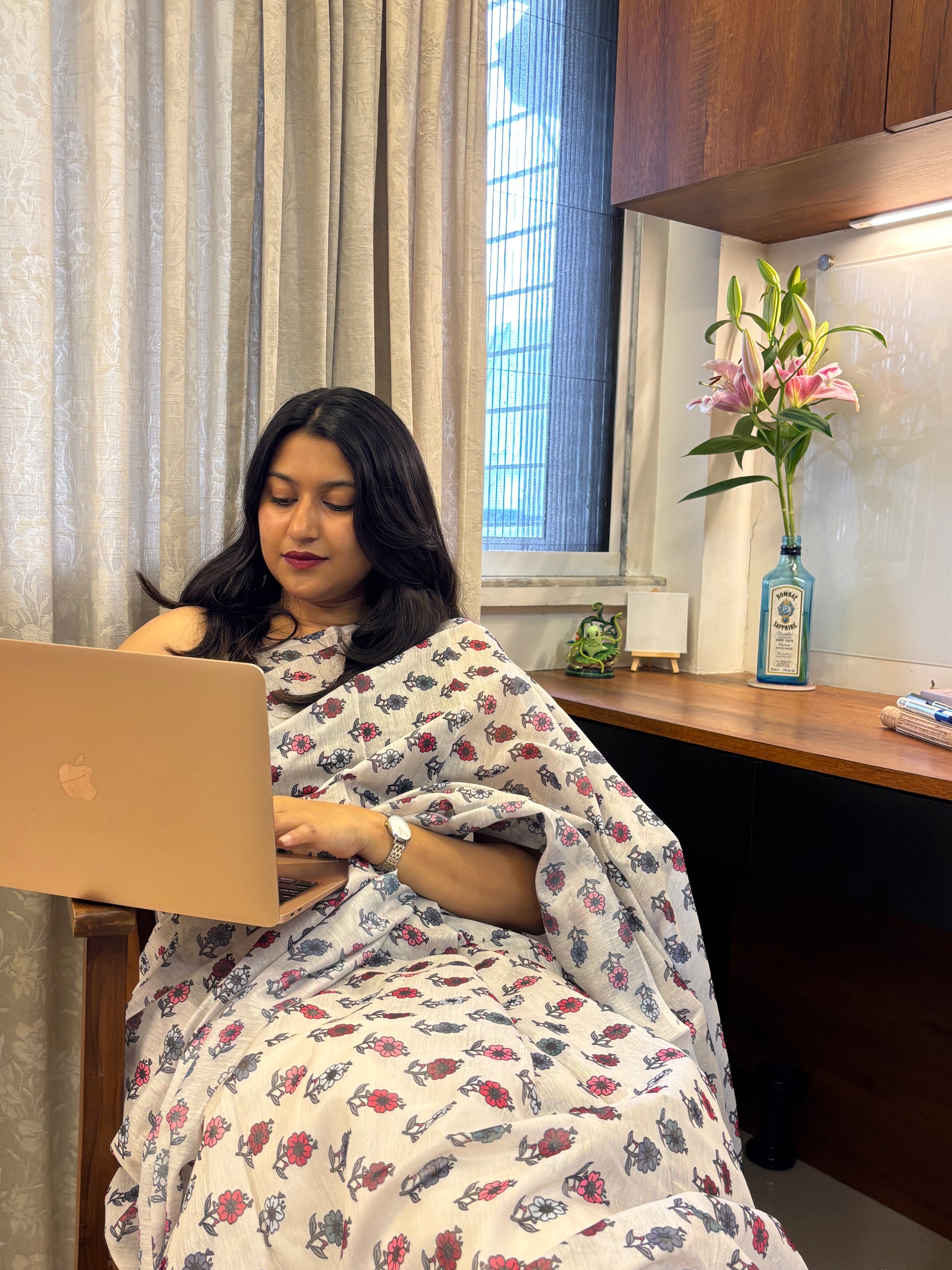 Classic Bloom Saree 🌺