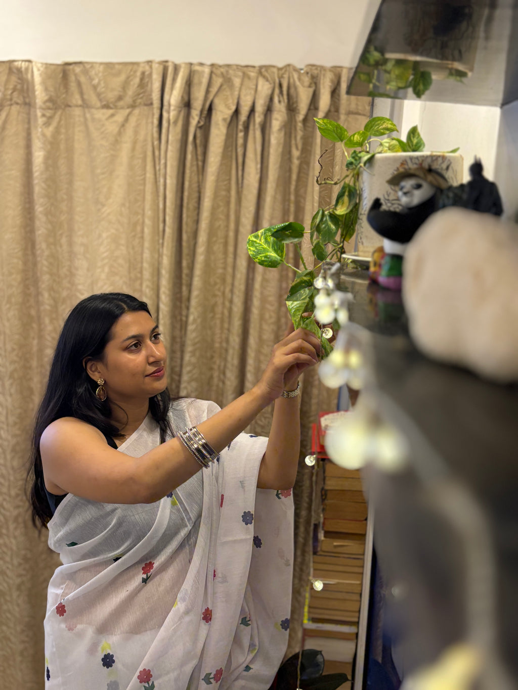 mulmul cotton sarees, cotton sarees, women cotton sarees, cotton sarees for women, white saree, flower print saree, cotton sari